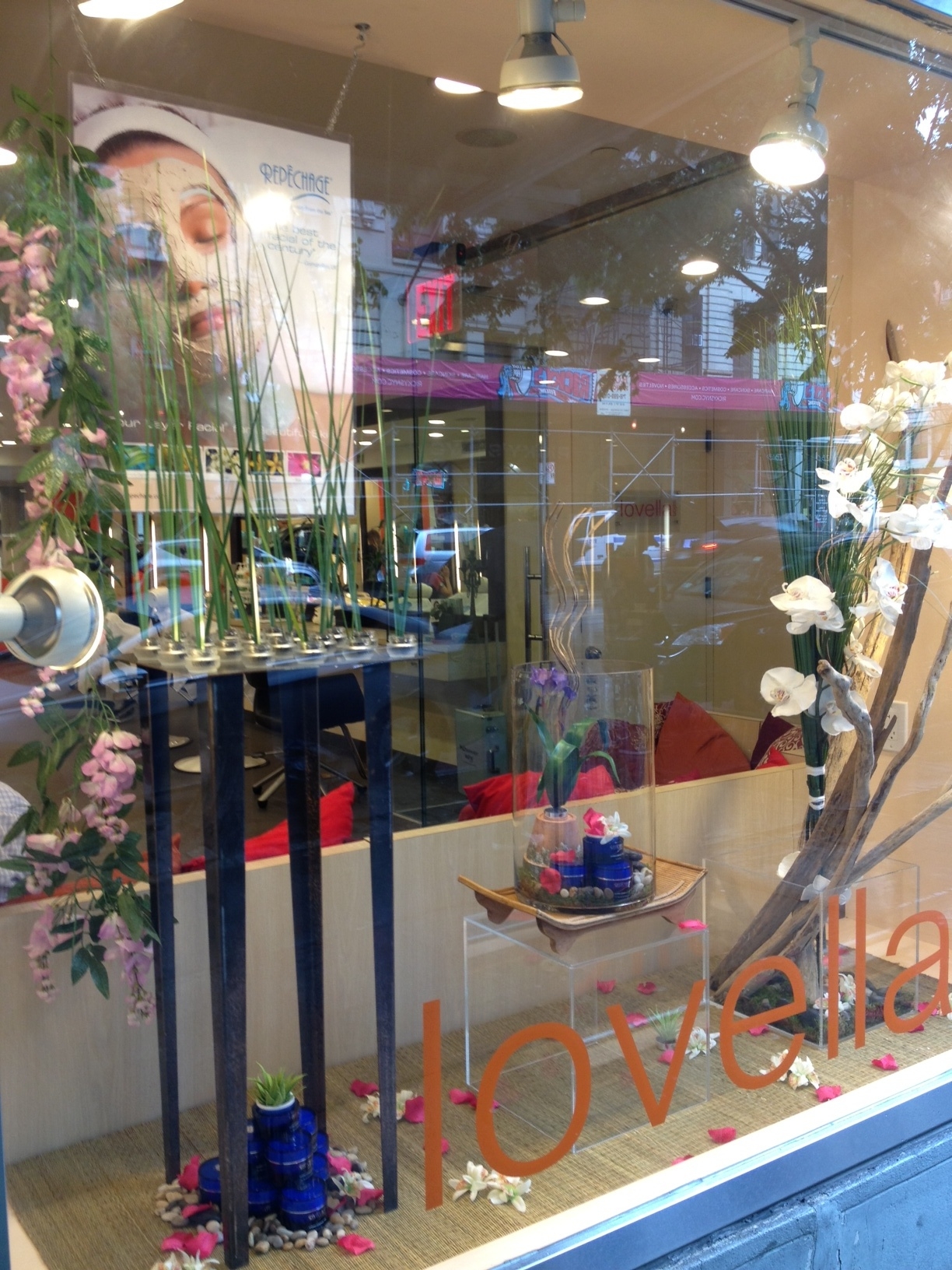 floral window display ideas